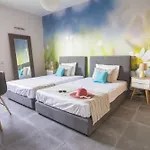 Constandinos - Private Pool - Sleeps 8 Χερσόνησος