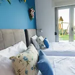 Constandinos - Private Pool - Sleeps 8 Χερσόνησος