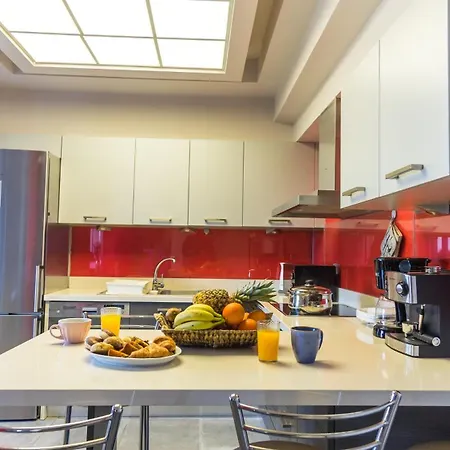 Constandinos - Private Pool - Sleeps 8 *