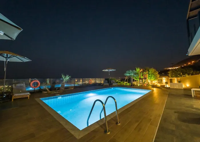 Constandinos - Private Pool - Sleeps 8 *