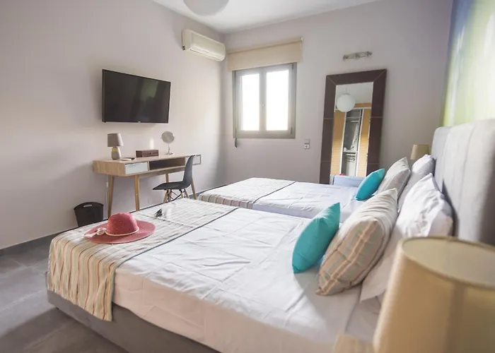 Constandinos - Private Pool - Sleeps 8 * Hersonissos (Crete)