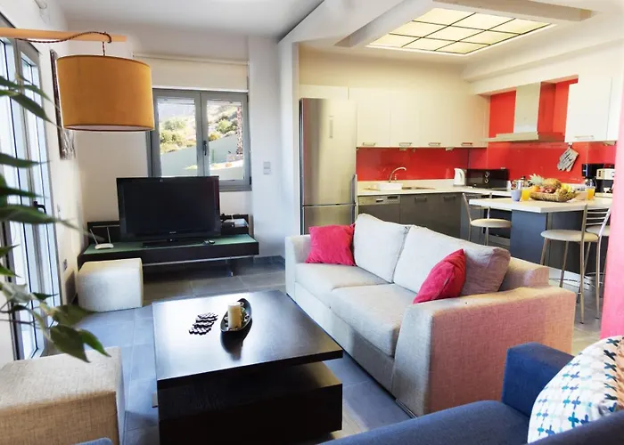 Constandinos - Private Pool - Sleeps 8 Βίλα