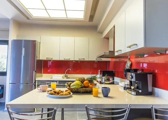 Constandinos - Private Pool - Sleeps 8 *