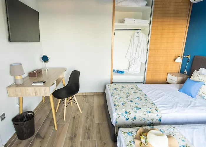 Constandinos - Private Pool - Sleeps 8 Hersonissos (Crete)