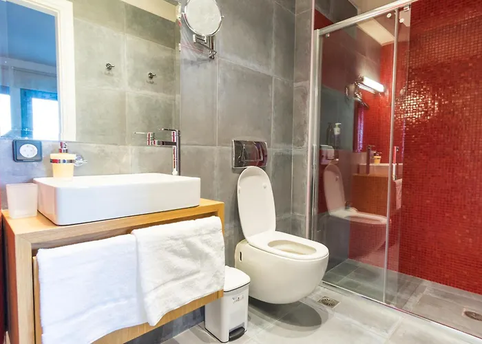 Constandinos - Private Pool - Sleeps 8 Villa *