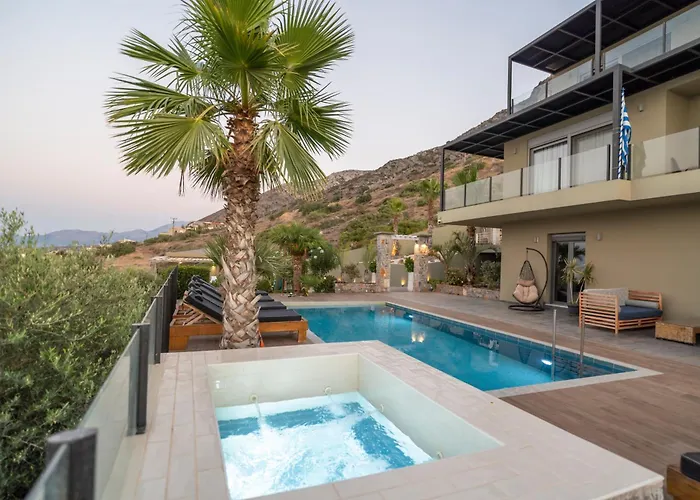 Constandinos - Private Pool - Sleeps 8 *