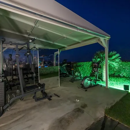Вілла Constandinos - Private Pool - Sleeps 8 Херсонісос