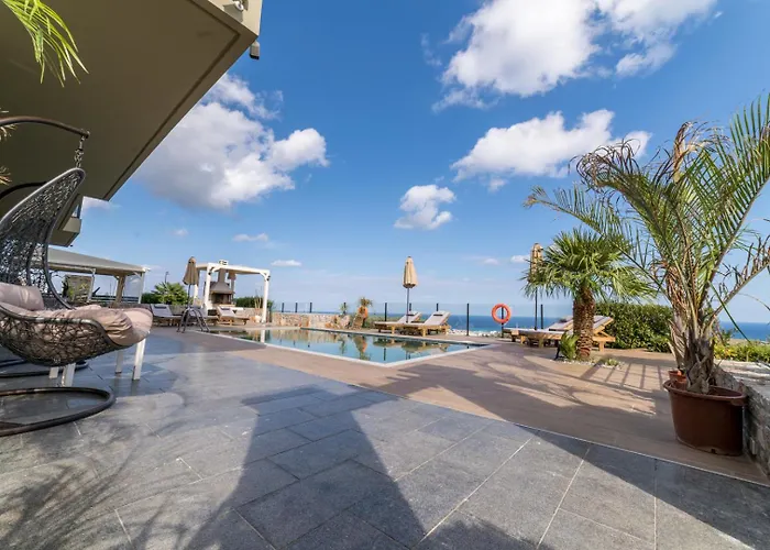 Constandinos - Private Pool - Sleeps 8 Villa