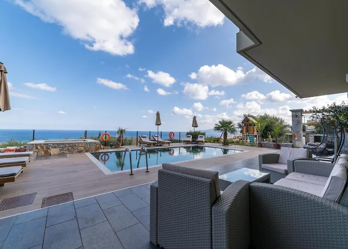 Constandinos - Private Pool - Sleeps 8 Villa